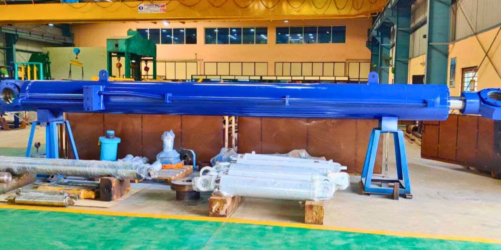 Luffing cylinder (2)